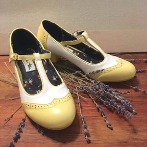ModCloth Oxford Yellow & White Heels